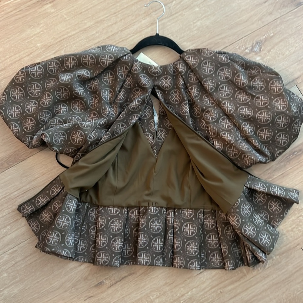 NWTAntonio Melani x Courtney Grow Delphine Medallion Printed  Ruffle Hem Blouse - Picture 8 of 8